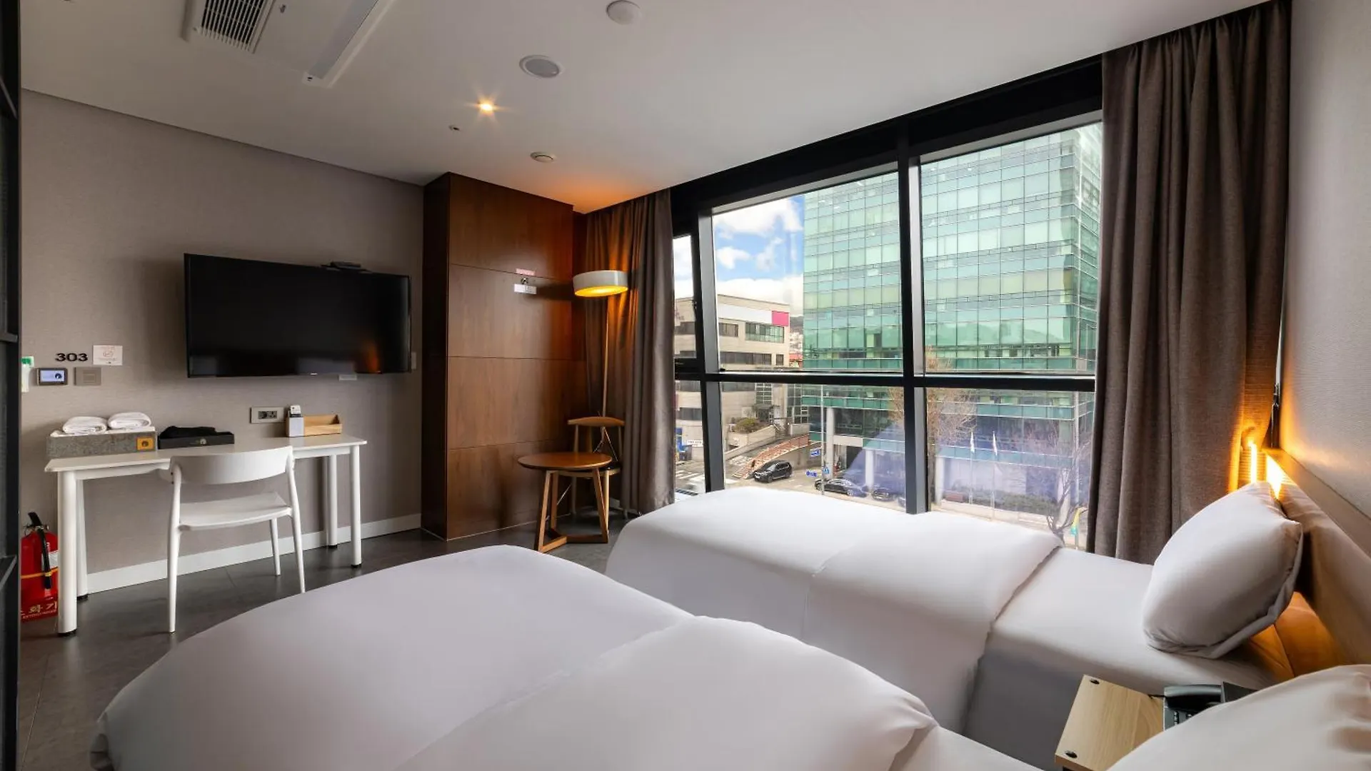 Hotel The Designers Seoul Station 3*,